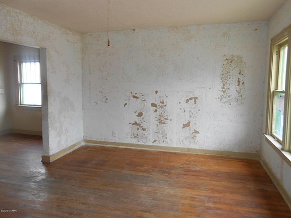 4th image of 196 Highland Ave
