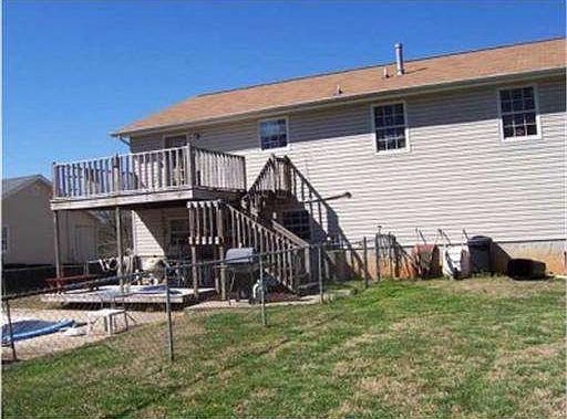 3rd image of 90 Oakview Dr