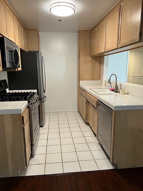 1st image of 1731 Barry Ave APT 119