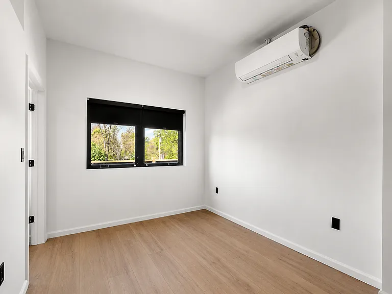 9301 Oakland Ave — Photo 16