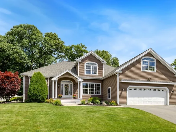 8 Bailey Ter, Peabody, MA 01960