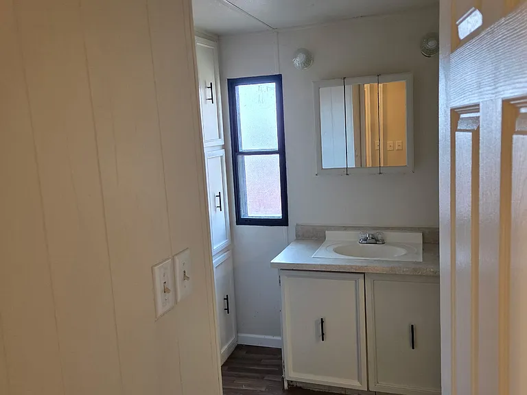 519 W Burgen St — Photo 8