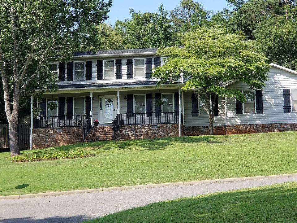 1st image of 1300 Berkshire Dr NE