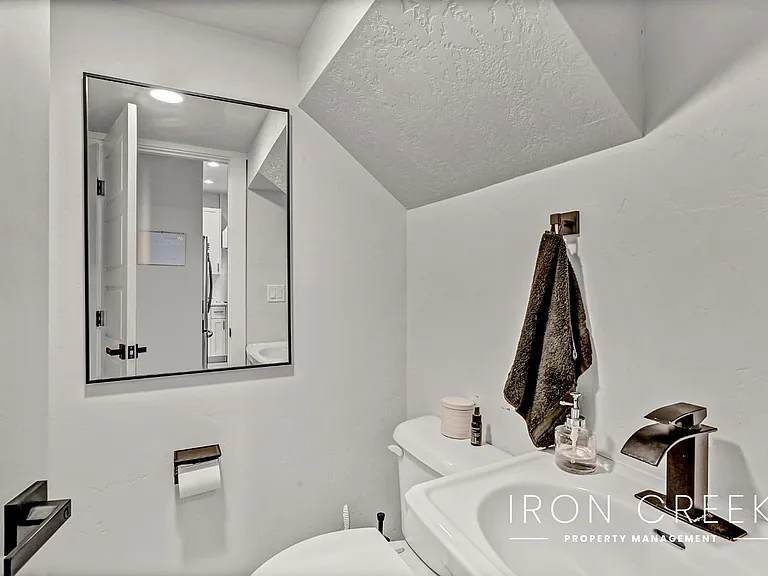2928 W Davis St — Photo 8