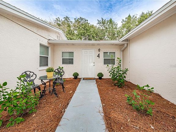2nd image of 4 Cypress Dr
