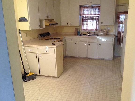 Unit 1 Kitchen/Dining Room