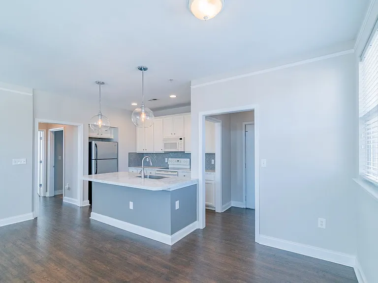 560 Oakland Ave — Photo 14
