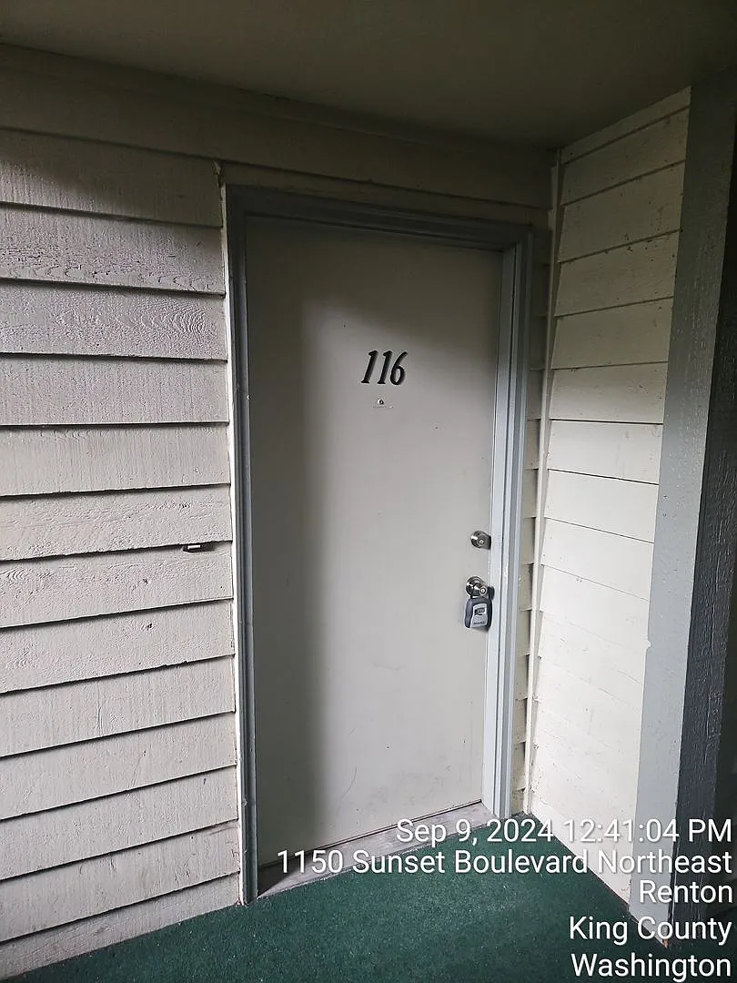 Renton Sunset Heights Condominiums - 2 bedroom 1 bathroom lower floor unit - W/S/G included- Avai... — Photo 2