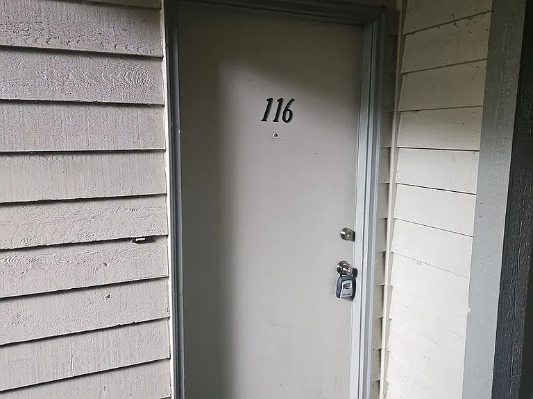 1150 Sunset Blvd NE #116 — Photo 2
