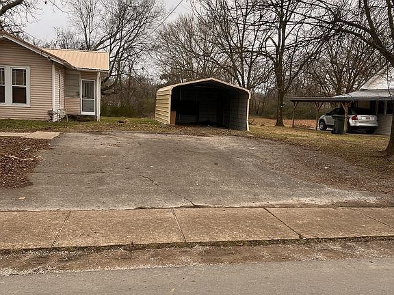 3rd image of 118 Swan Ave