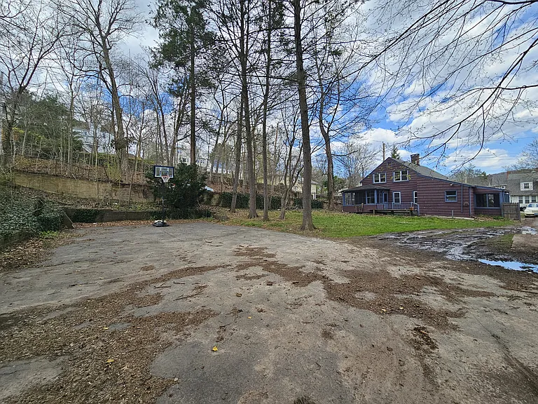 300 W Elm St — Photo 17