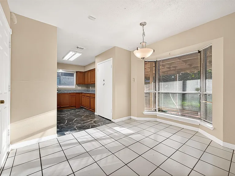 7422 Cortes Dr — Photo 12