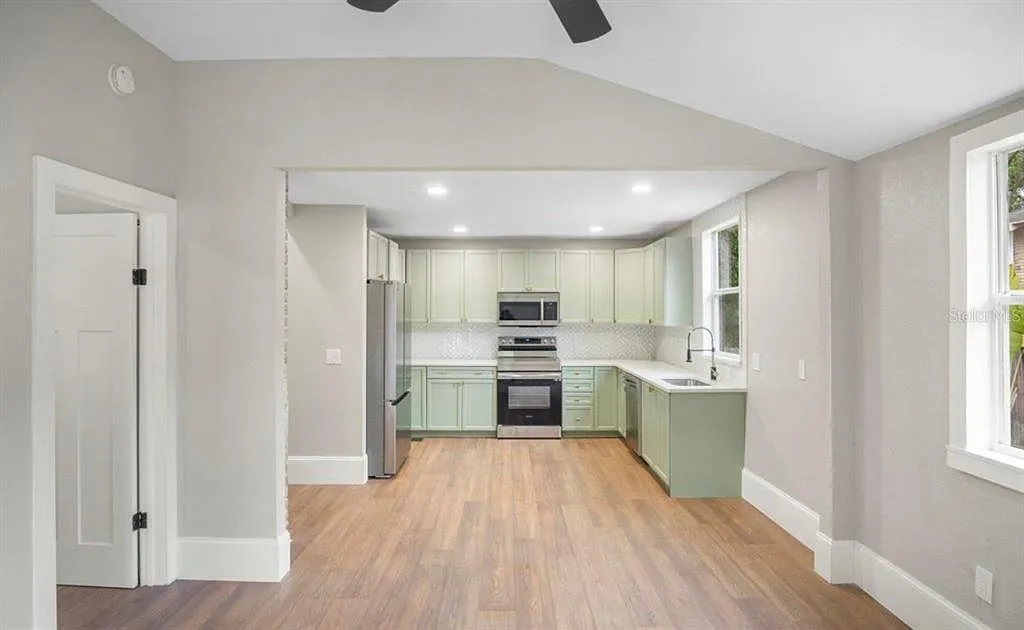 4 bed, 2.0 bath, 1412 sqft, $2,800 — Photo 4