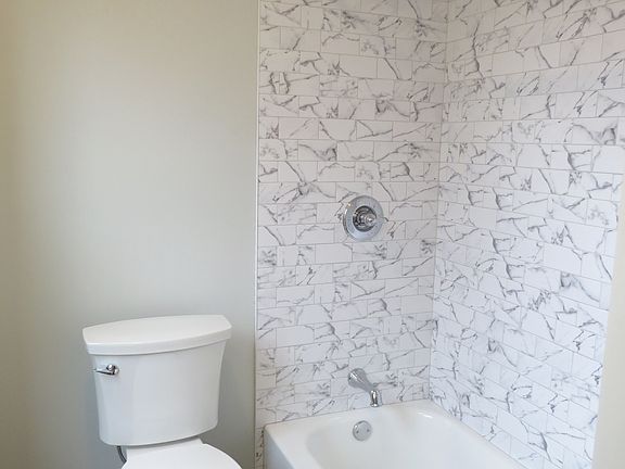 5th image of 549 18th St APT 2