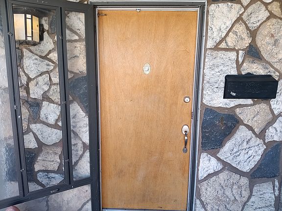 2nd image of 1060 Bracken Ave