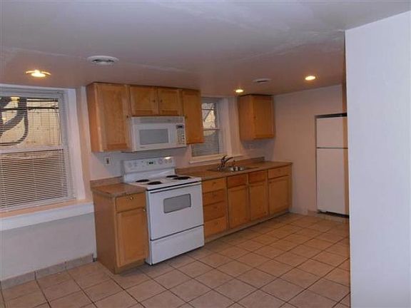 4th image of 3715 Southwest Trfy APT 100