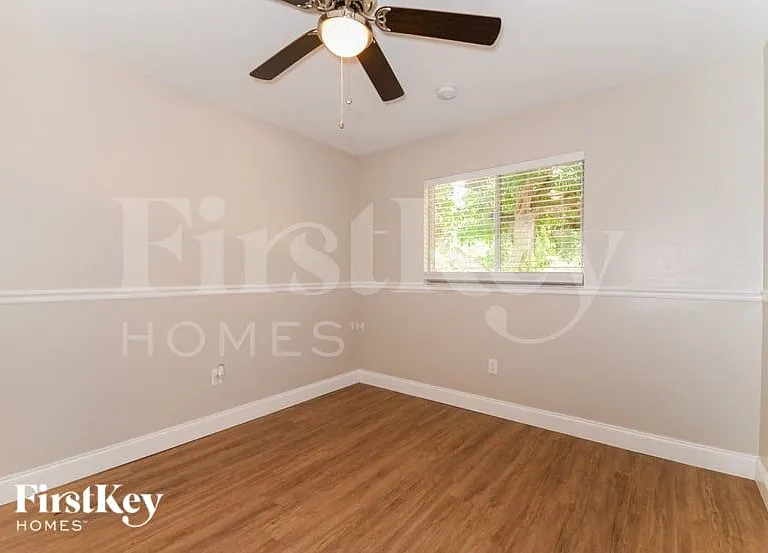 2213 SE 5th St — Photo 12