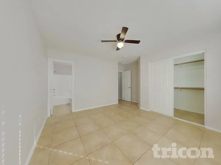 12911 W Voltaire Ave — Photo 6