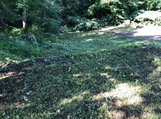 130 Lakeshore Dr, West Brookfield, MA 01585