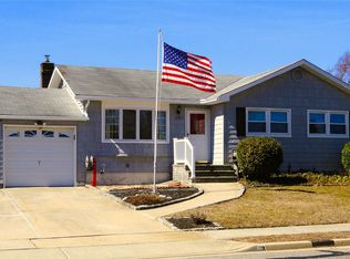 101 N East Blvd, Massapequa, NY 11758