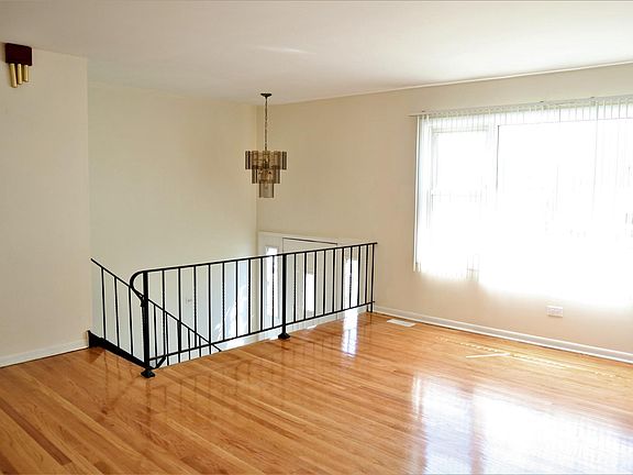 4th image of 20042 Brook Ave