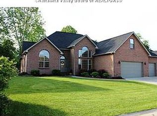 4027 Ridgeview Ln, Hurricane, WV 25526