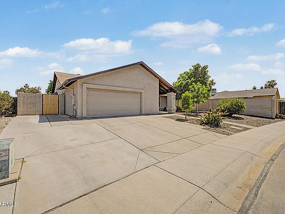 3rd image of 1625 N TAMARISK Drive