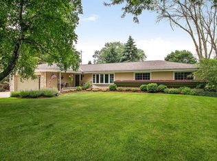 1707 S Craftsman Dr, New Berlin, WI 53146