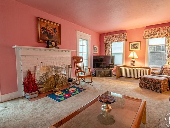 4th image of 10 Acorn St