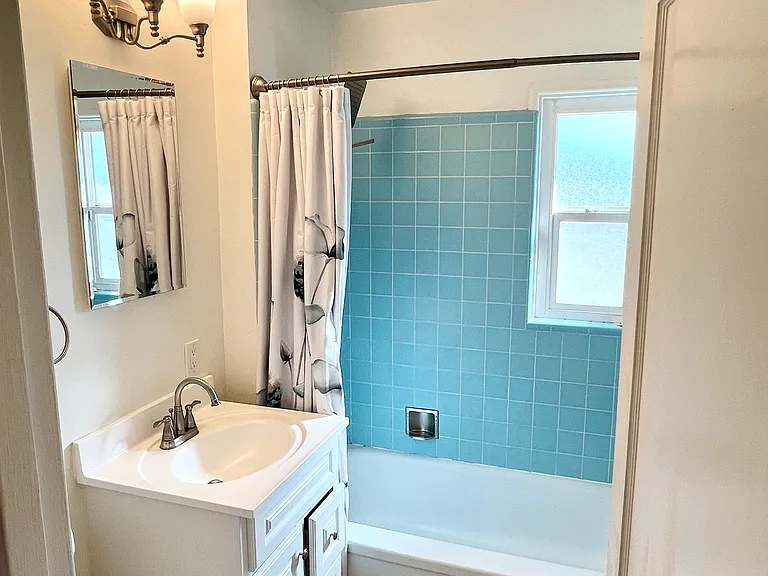 2436 Parkwood Dr — Photo 8