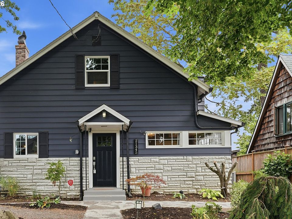 1st image of 21345 NE Interlachen Ln