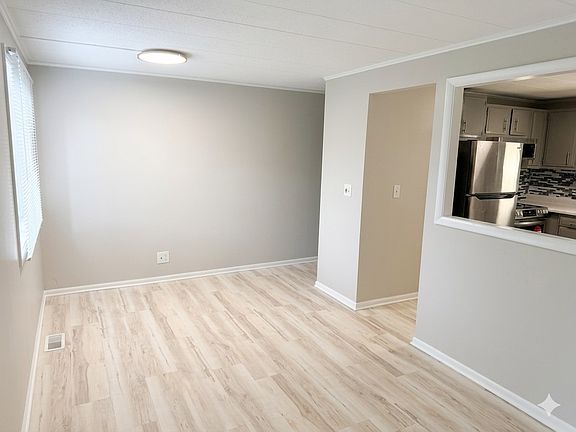 5th image of 1104 Mercury Dr Unit 1B