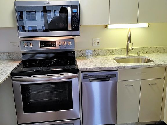 2nd image of 2400 N Lakeview Ave APT 507