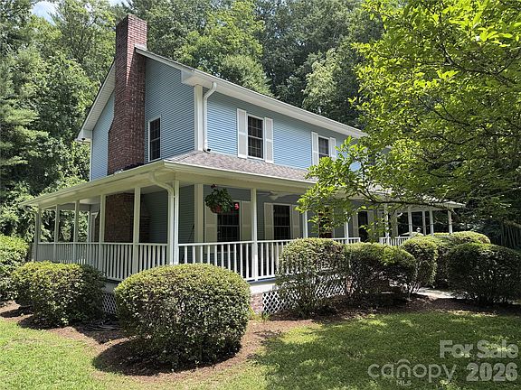 3rd image of 1064 Maplewood Ct