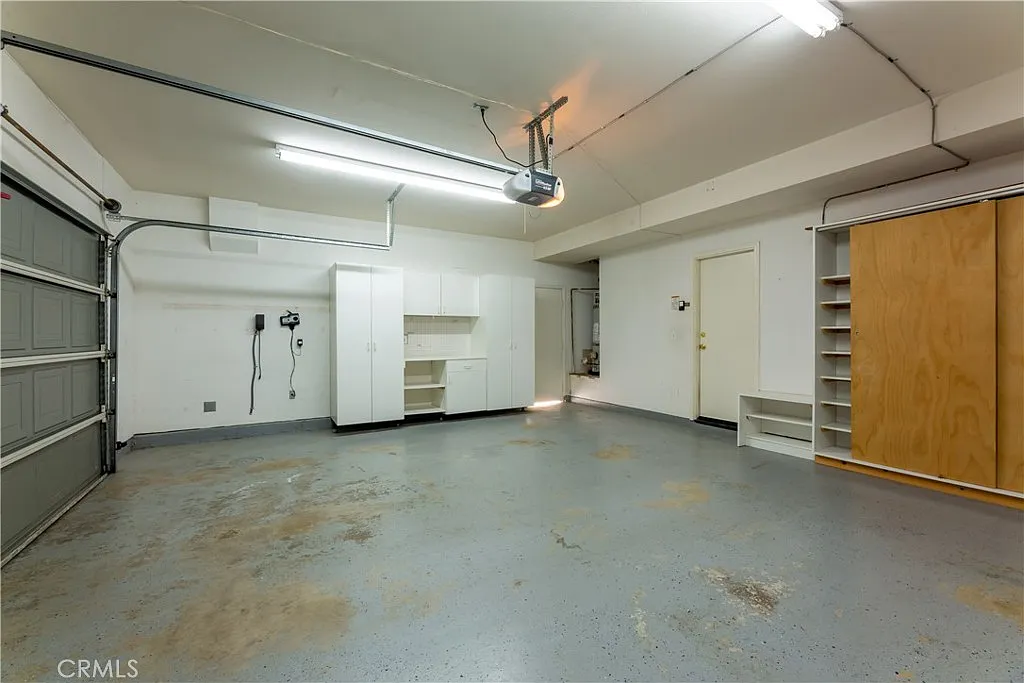 5 bed, 2844 sqft, $6,800 — Photo 2
