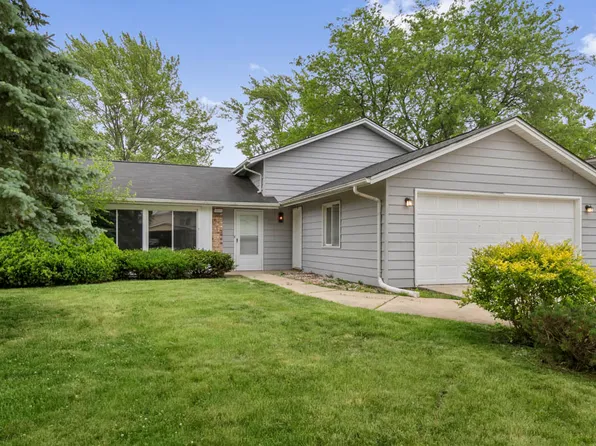 22511 N Lakeshore Dr, Richton Park, IL 60471