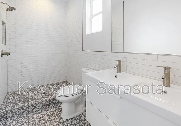 2066 Roselawn St — Photo 9