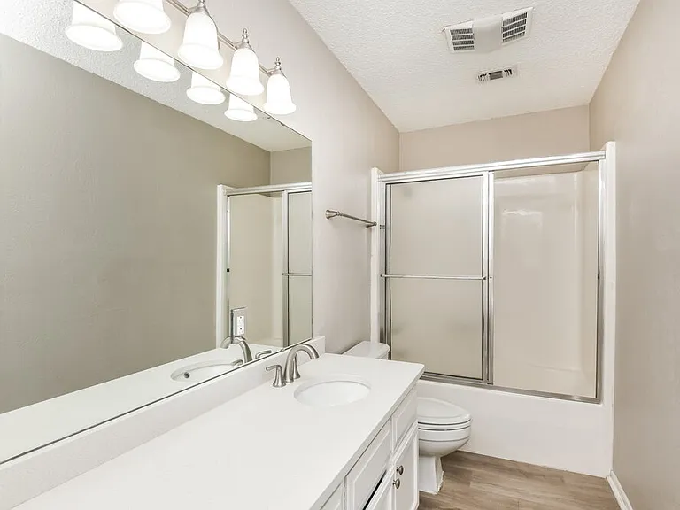 125 Camelot Dr — Photo 15