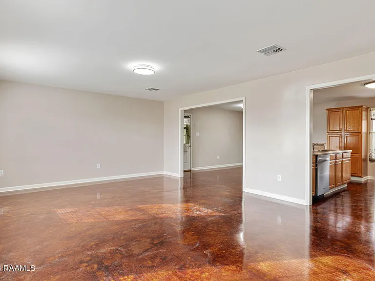 1026 Carmen Dr — Photo 8