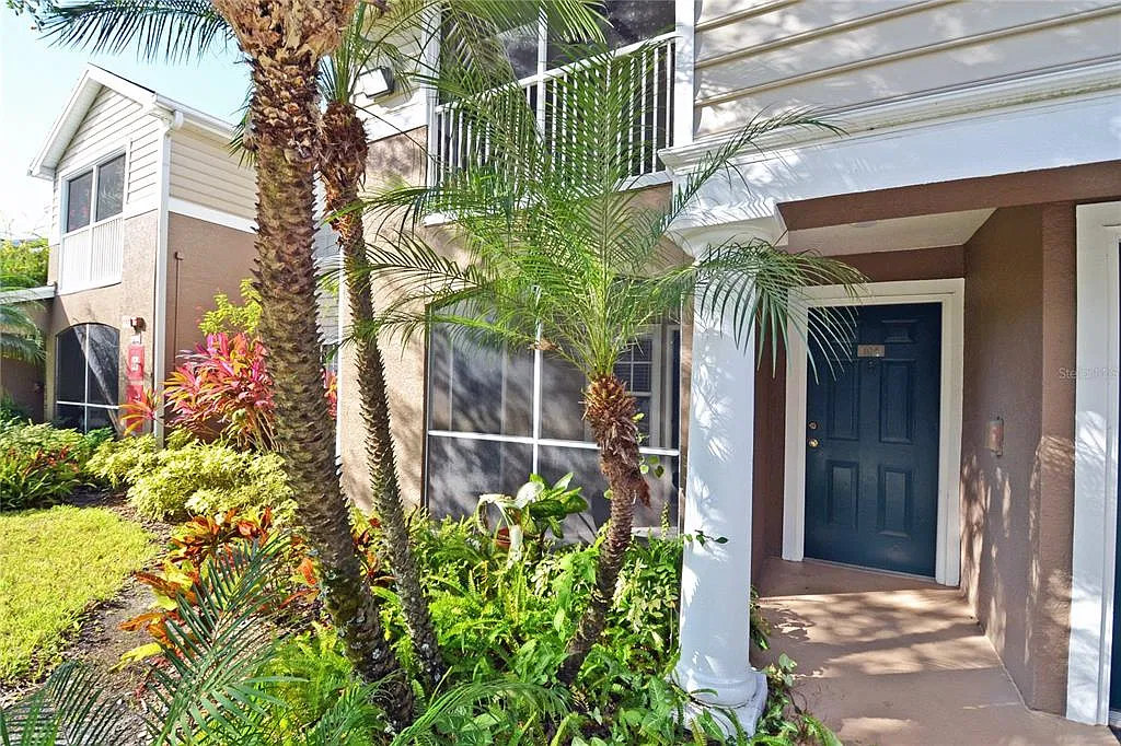 2 bed, 2.0 bath, 1048 sqft, $1,800 — Photo 2