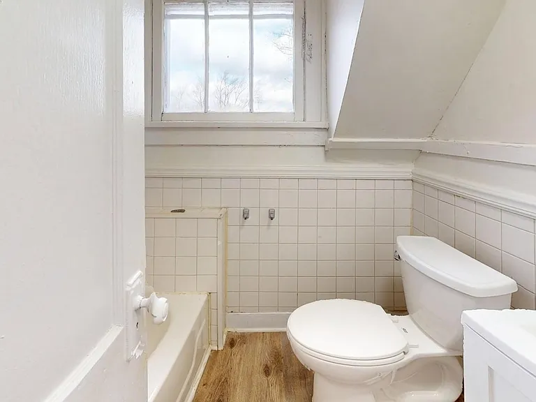 294 Madison Ave — Photo 16
