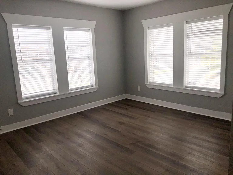 220 Milby St — Photo 8