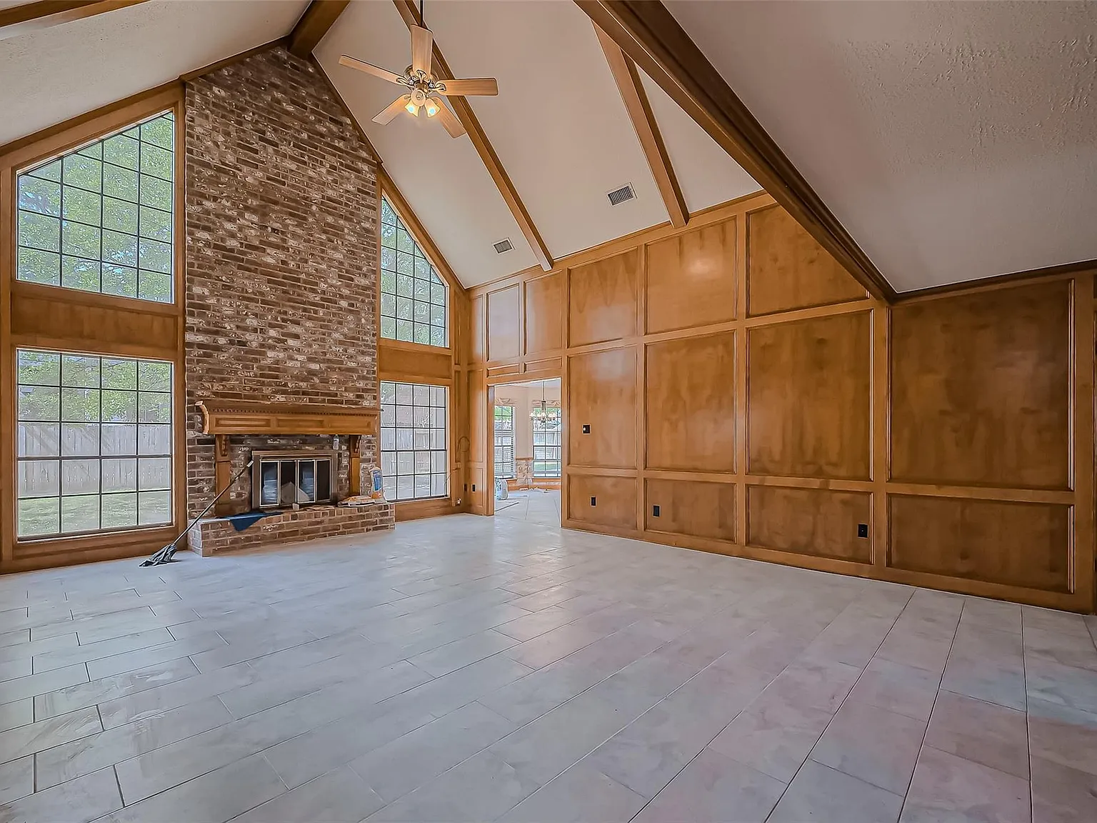5 bed, 3.5 bath, 4517 sqft, $3,750 — Photo 4