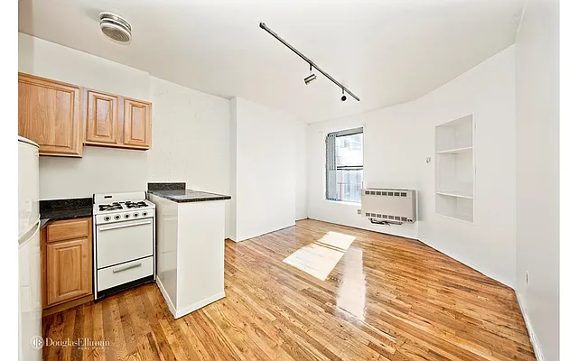 Rented by Douglas Elliman | media 15