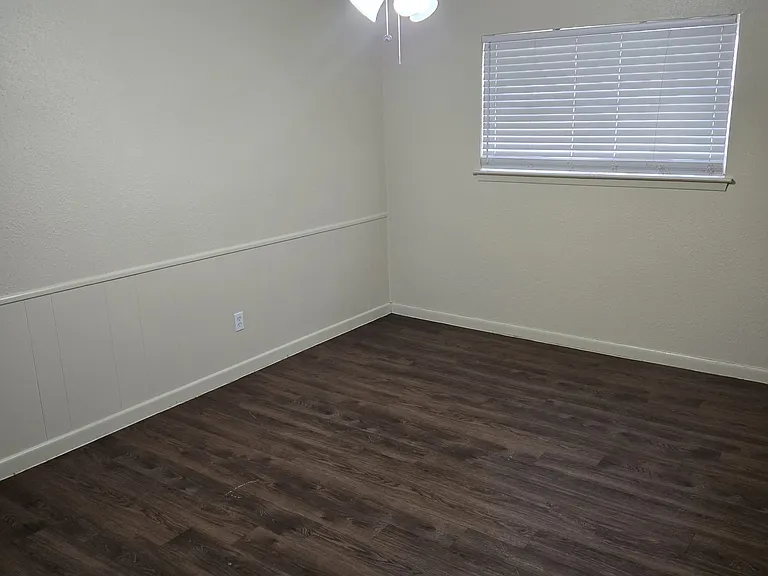 Alamo Apartments — Photo 24