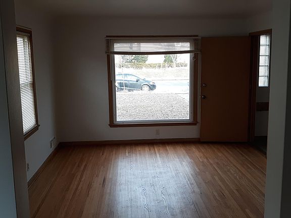 Living room, facing lyndale
