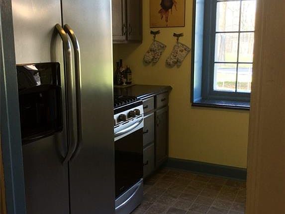 5th image of 228 W Gibson St