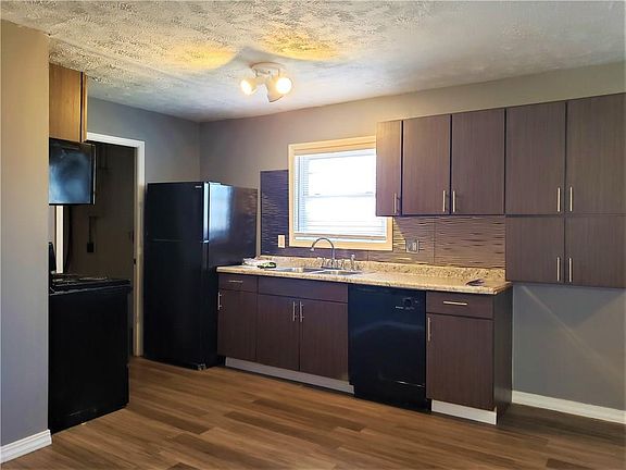 5th image of 3418 N Wellington Ave