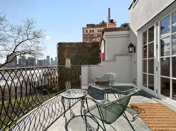 15 Sutton Place image 21 of 30