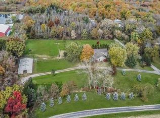 57 Maple Ln, Yorkville, IL 60560